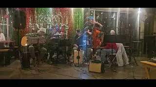 Irish band at bale breaker