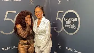 Chaka Khan, Smokey Robinson chat in between AMA rehearsals