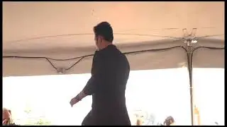 Franz Goovaerts sings 'Sweet Caroline' at Elvis Week 2011 video
