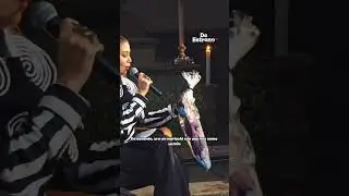 TIM BURTON abraz&oacute; a FAN que le regal&oacute; una MU&Ntilde;ECA en su VISITA a M&Eacute;XICO | Los 40 M&eacute;xico