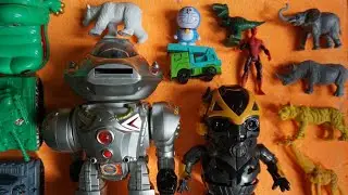 menemukan mainan robot, robot, becak robot, robot naga, robot transformer, donal bebek,