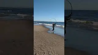 C&oacute;mo tirar m&aacute;s lejos desde costa 🎣 Gana distancia con &eacute;sta t&eacute;cnica... #pesca #uruguay #aventura
