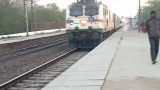 [IRFCA] 12229 Lucknow 