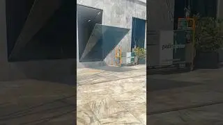 Breaking of a larg 500 kg glass
