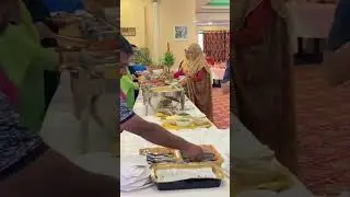 Serving food in Agra Palace, Queens, New York, #shorts