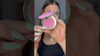 I love this @toofaced 🩷PINK🩷 blush in Candy Clouds 🍭☁️ #toofaced #blush #blushhack