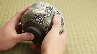 抹茶碗　黒陶灰釉「桜描詰」　海峰