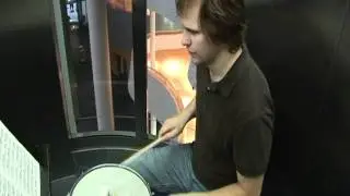 Sven Pollk&ouml;tter Schlagzeugspiel im Fahrstuhl 2006