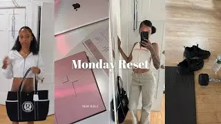 Monday Reset | Back in the gym, New Bible, Cleaning, Lashing 