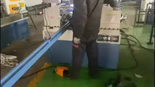 Thread rolling machine for screw rod making