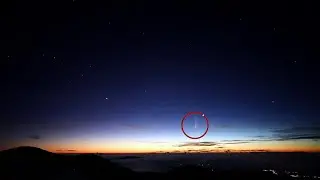 Timelapse captures rare comet passing by Hawaii