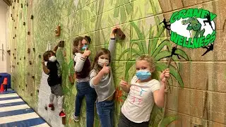 CLIMBING UNIT: Traverse Wall