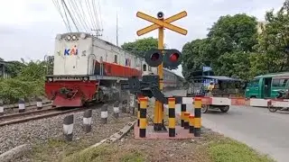 Hunting Pagi Di Perlintasan Kereta Api Simpang Beo#keretaapi#perlintasankeretaapi#train#divre1 
