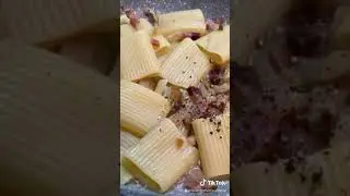 Oggi CARBONARA !! #shorts #tiktok #cucina #tiktokricette #carbonara #cibobuono #buonta #pranzobuono