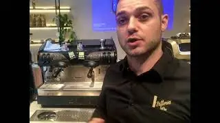 Coffee machine water tank air lock
