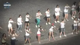 1D - One Direction FLASH MOB NAPOLI: IL PIU GRANDE CON KISS KISS