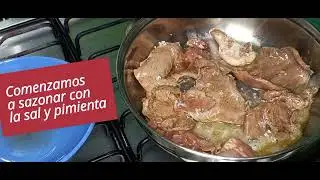 Coraz&oacute;n de res encebollado