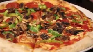 VanCity Food Crew: Pizzeria Ludica (family friendly board game restaurant)
