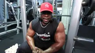 Lee Banks trains arms at Powerhsoue Gym Downtown Tampa Bay