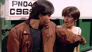 गलती से मिस्टेक हो गया और pom pom पे हाथ सिटक हो गया - Comedy Masti Movie - Johnny Lever - Baadshah