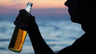 Drunk woman in Mumbai runs over a tea seller, locks herself in car