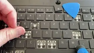 How to repair / replace a key / keycap for Razer Blade Notebooks (here: Blade 14