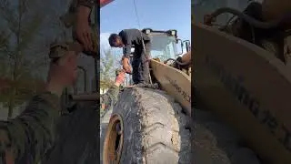 Спасение при проколе шины погрузчика!