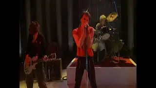 THE LOOTERS - (Professionals - Sex Pistols - Clash)  Conned Again (Live)