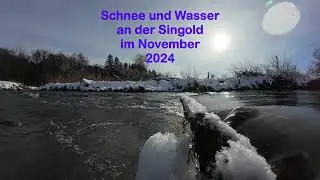 Schnee und Wasser an der Singold im November