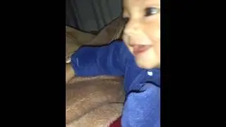 Lucas Peterson tentando pega o celular