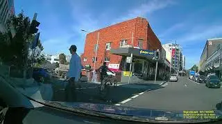 Lady driving wrong way up a one way street gets help from the Police who where right there...