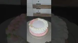 simple pink cake design