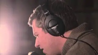 WHUS Studio Sessions: Chris Bathgate performs 