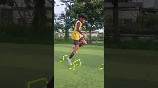 Key Focus:Keep your center of gravity low.Maintain control of your movement while keeping speed.