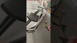 canci&oacute;n &eacute;pica con Corvette 2020 modelo a escala