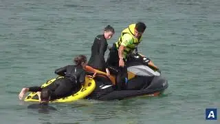 La Policía Local de Vigo se prepara en Samil para realizar rescates en el mar