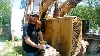 Cat 955 back in the dirt. Rolls the black smoke