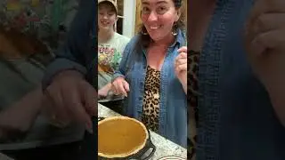 Домашний тыквенный пирог с взбитыми сливками по-аляскински!!