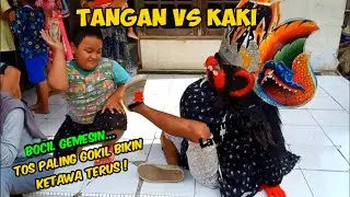 Buta gokil bikin ketawa ngakak, Bocil tos sama kaki buta (Buta lucu)