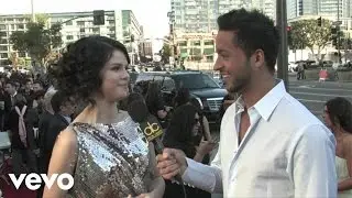Selena Gomez - 2009 Red Carpet Interview (American Music Awards)