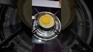 Street Style Egg Pouch 🥚🍳 | Yummy 😋 #shorts #egg #food