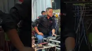 Thomas alva edi sound (memed) tampak serius putar dj lagu nasional