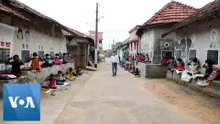 Indian Teacher Turns Streets Into Classrooms for Village Kids