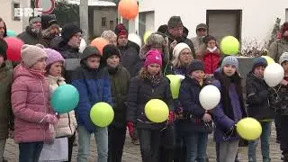 Kinder demonstrieren in Manderfeld f&uuml;r den Frieden