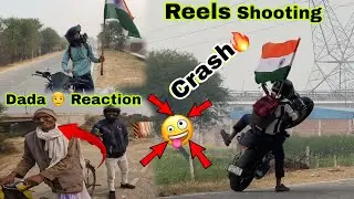 Road Pe Tiranga Reels Shoot 😍 Phir Achanak Crash 💥 | Public Reactio