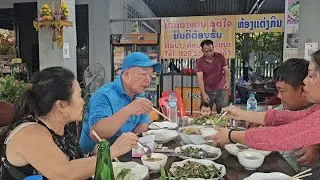 Hmo no peb los noj hmo ma qab laj siab kawg li os nrog peb noj ua ke nawb 