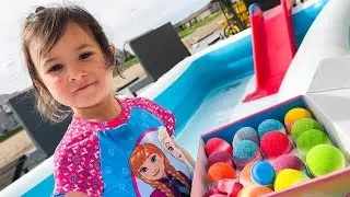 Surprise BATH BOMB Pool Party!