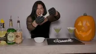 Halloween Cocktail: Spiderweb Rim Glass