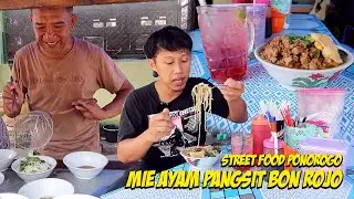 Saking enaknya Gak cukup cuma seporsi!! Langsung minta mie ayam pangsit jumbo!