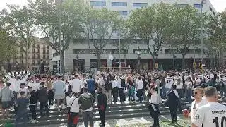 SG Eintracht Frankfurt tolle stimmung Plaza de Catalunya im Barcelona - Europa League 14.04.2022
